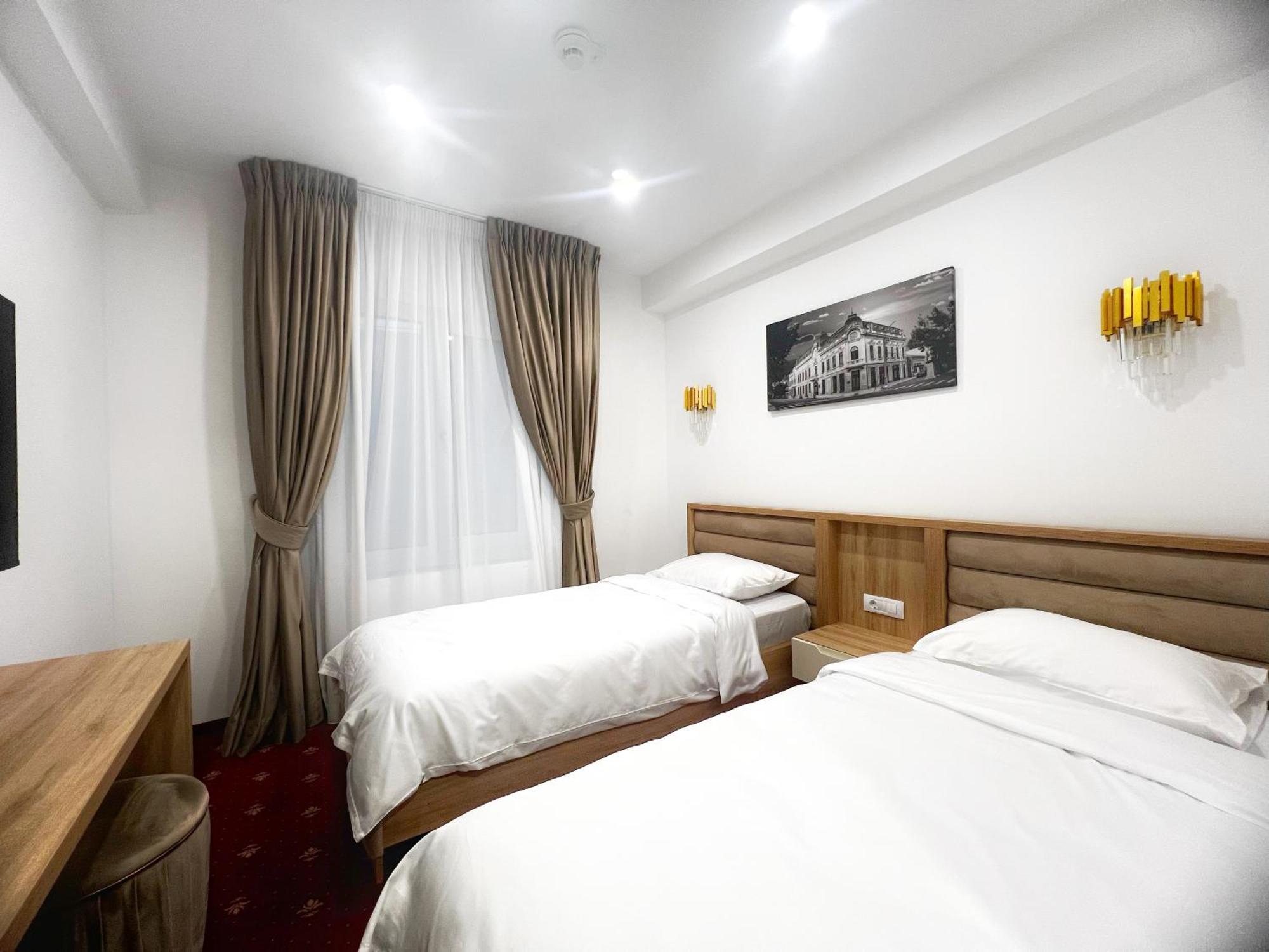 Mimi Hotel Corabia Esterno foto