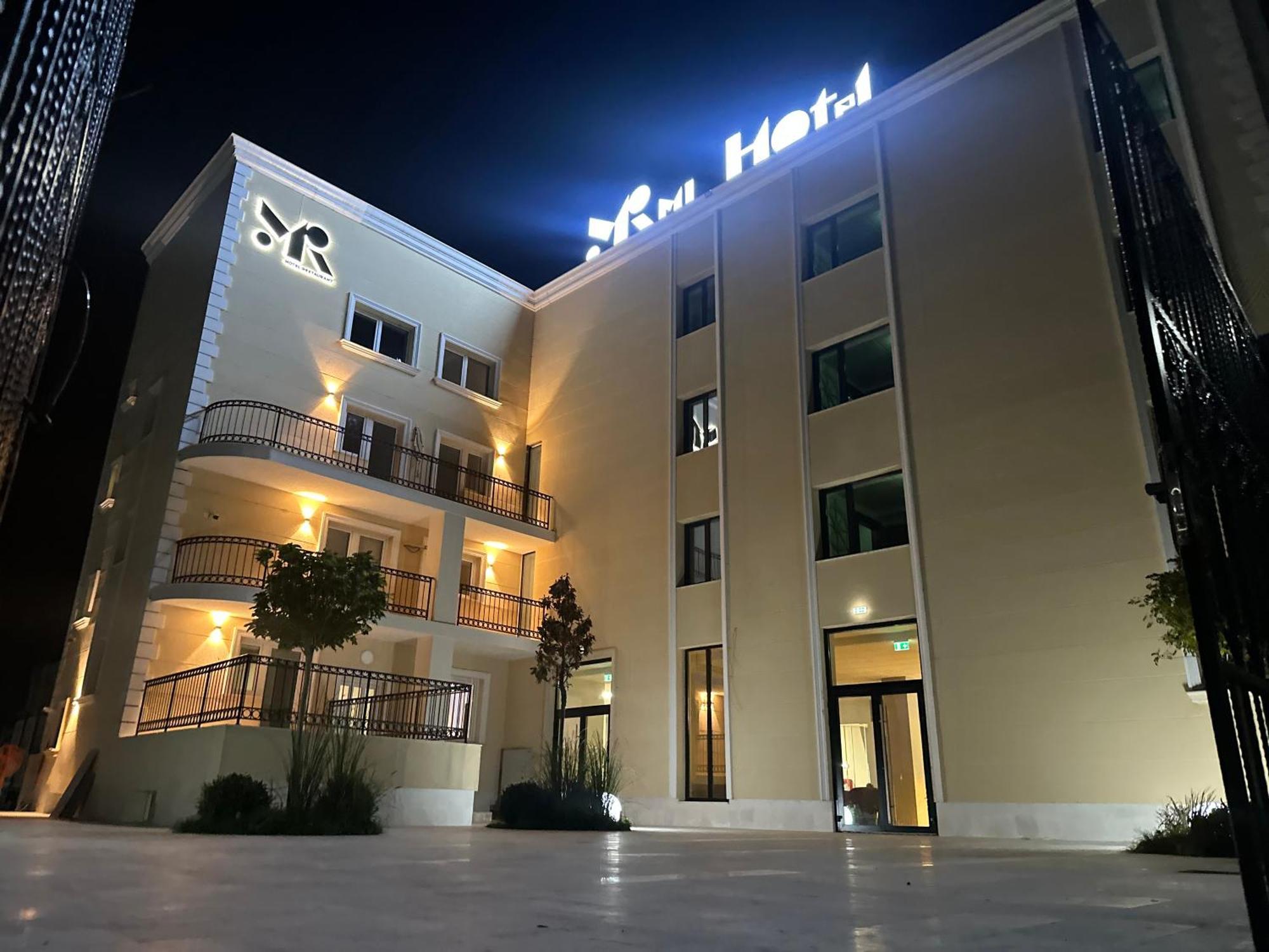Mimi Hotel Corabia Esterno foto